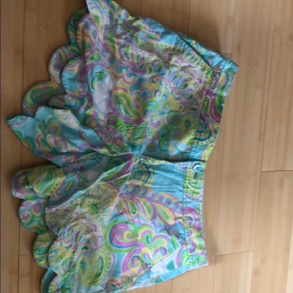 Lily Pulitzer floral butter cup shorts